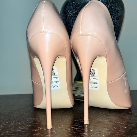 ASOS DESIGN Penelope Stiletto Pumps in Beige Patent - Picture 2 of 15